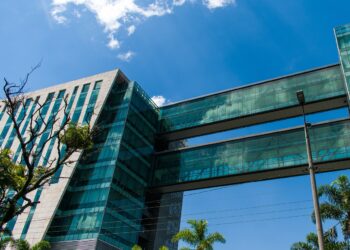 Implementing Sustainable Solutions: The Impact of Green Technology in Educational Institutions