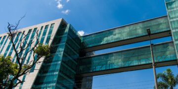 Implementing Sustainable Solutions: The Impact of Green Technology in Educational Institutions