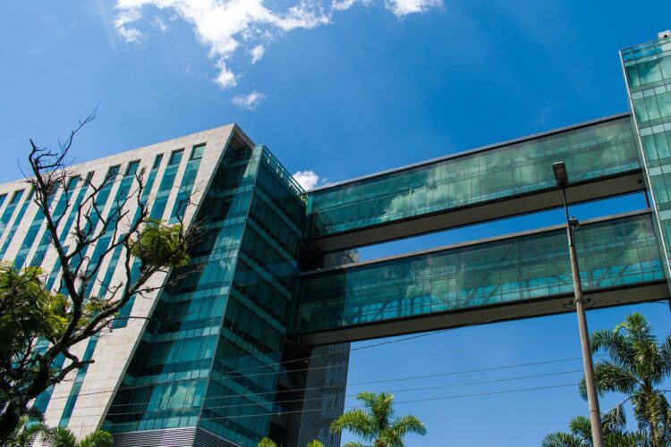 Implementing Sustainable Solutions: The Impact of Green Technology in Educational Institutions